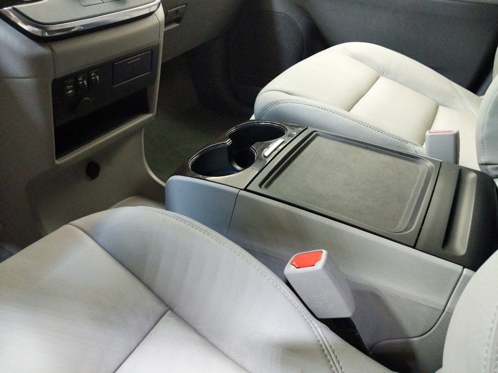 2015 Toyota Sienna - Center Console/Cup Holders