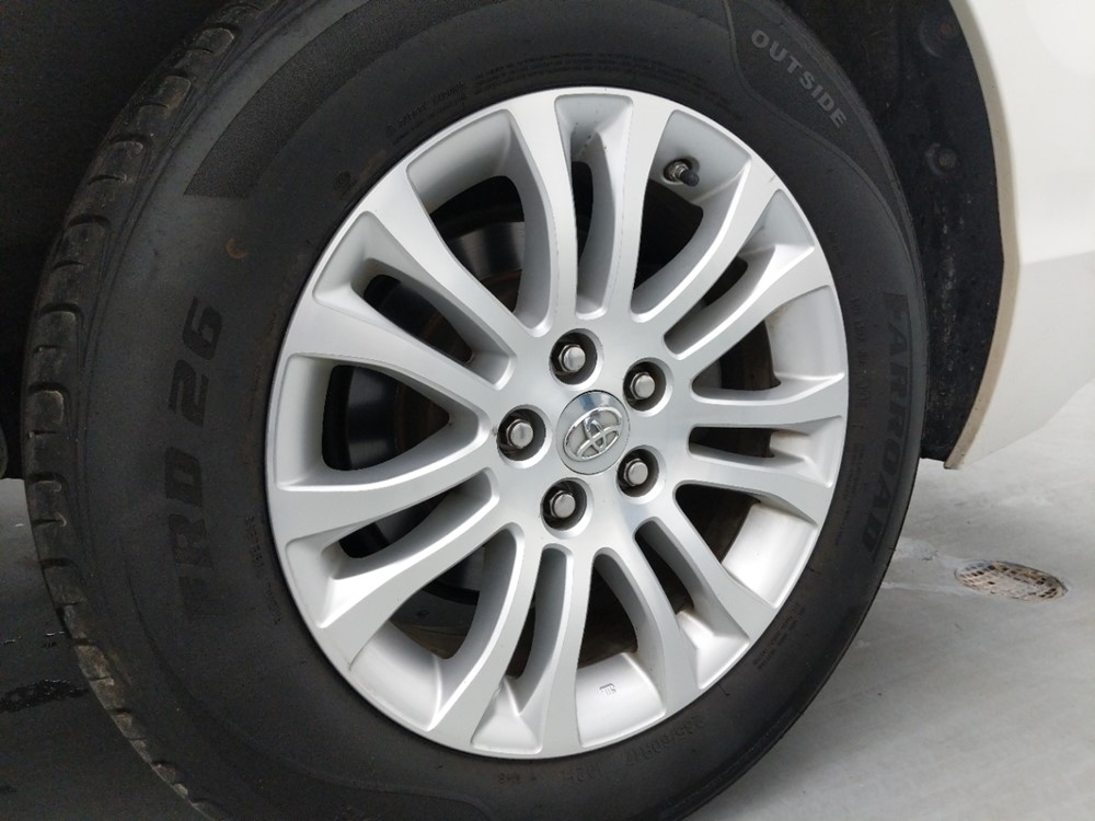 2015 Toyota Sienna - Wheel