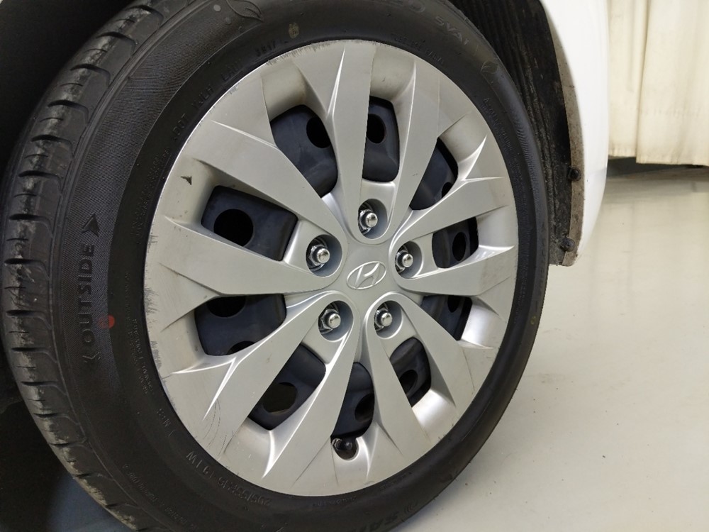 2017 Hyundai Elantra - Wheel