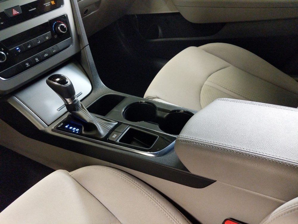 2017 Hyundai Sonata - Center Console/Cup Holders