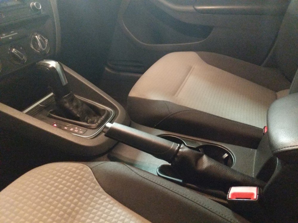2017 Volkswagen Jetta - Center Console/Cup Holders