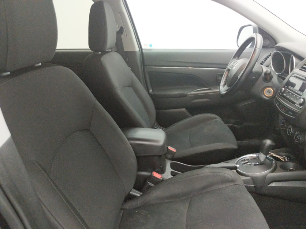2015 Mitsubishi Outlander - Passenger Front Seat