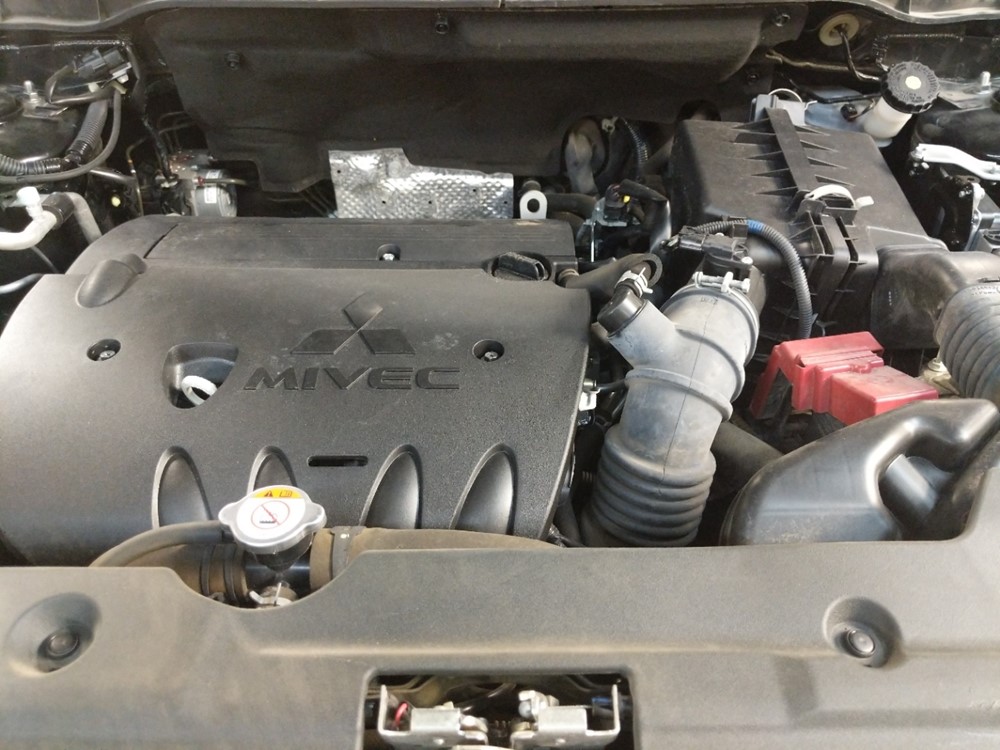 2015 Mitsubishi Outlander - Engine