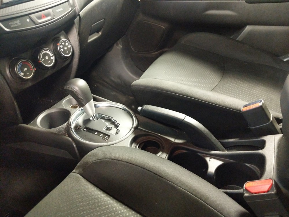 2015 Mitsubishi Outlander - Center Console/Cup Holders