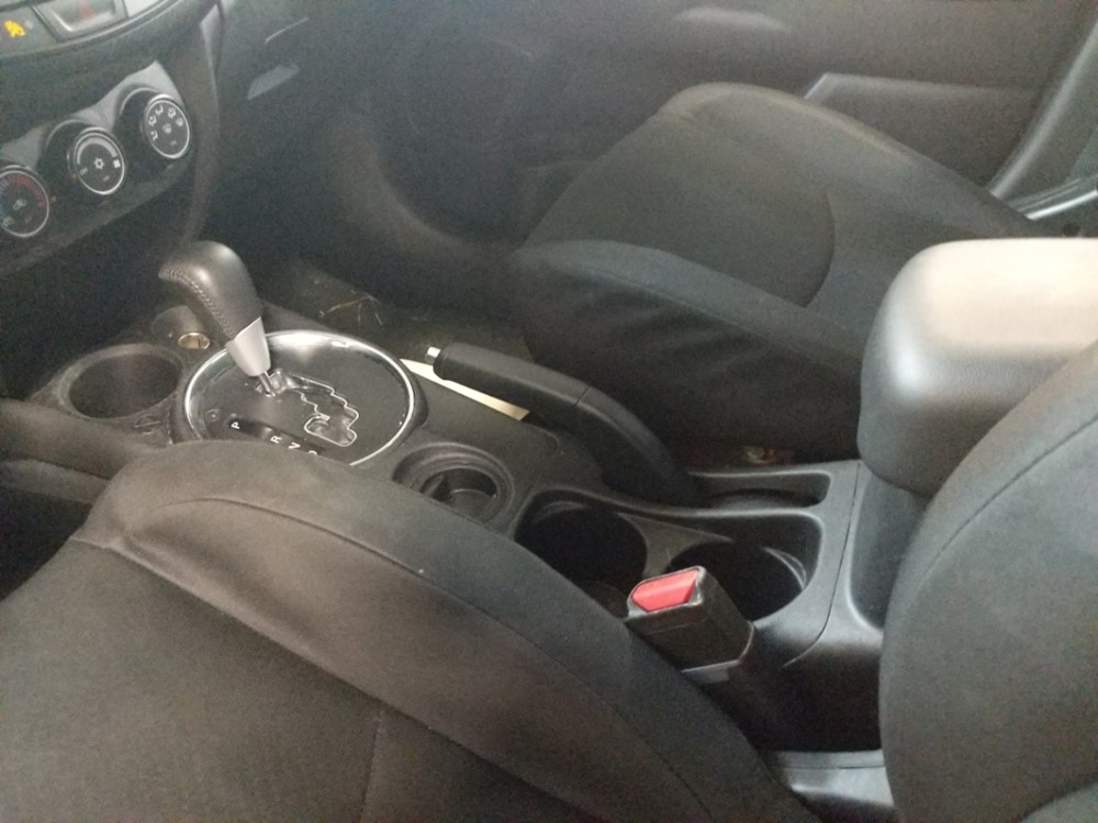 2015 Mitsubishi Outlander - Center Console/Cup Holders