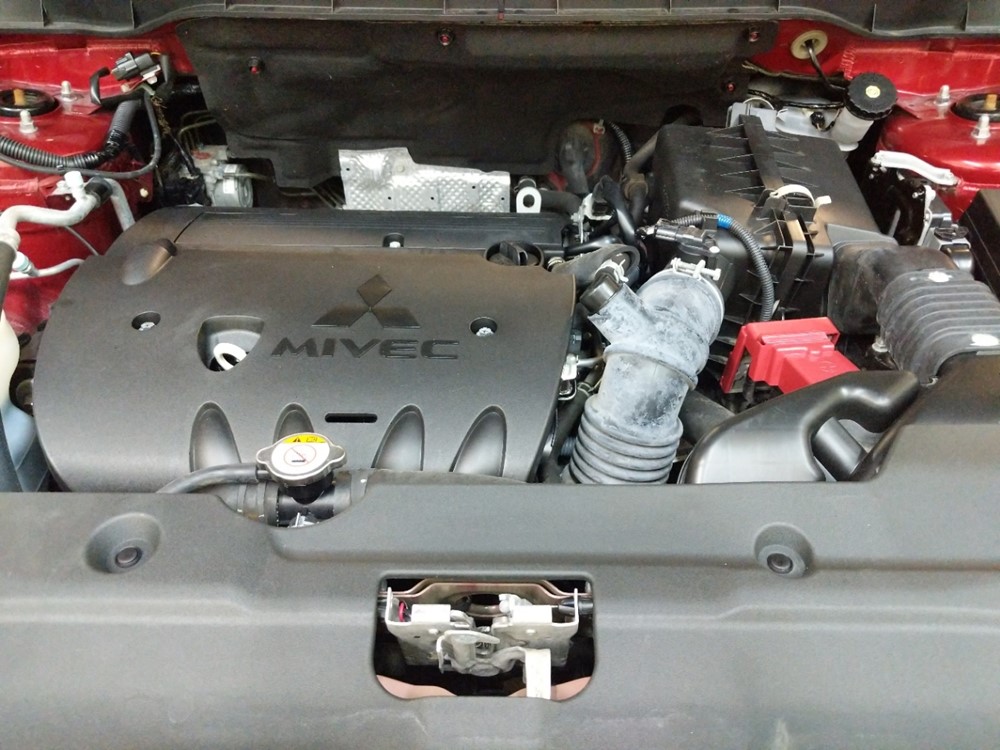 2015 Mitsubishi Outlander - Engine