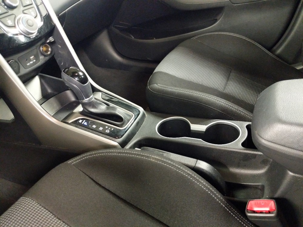 2017 Hyundai Elantra - Center Console/Cup Holders