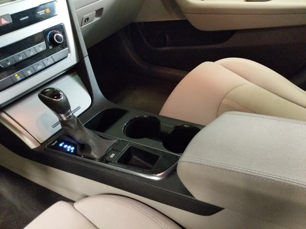 2017 Hyundai Sonata - Center Console/Cup Holders