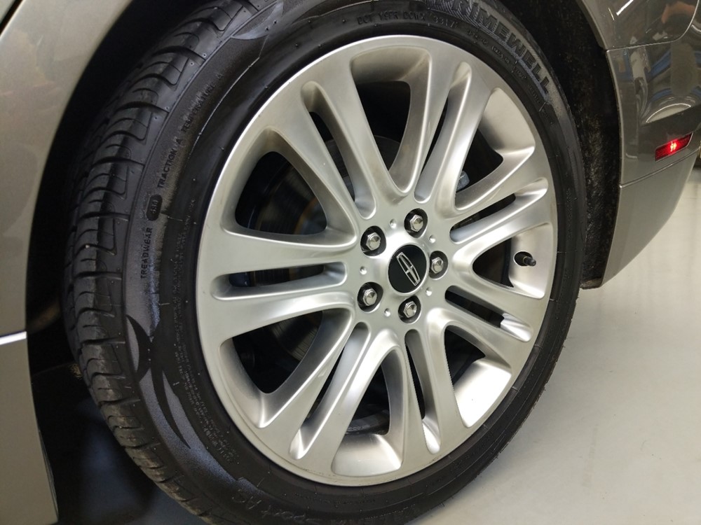 2016 Lincoln MKZ - Wheel