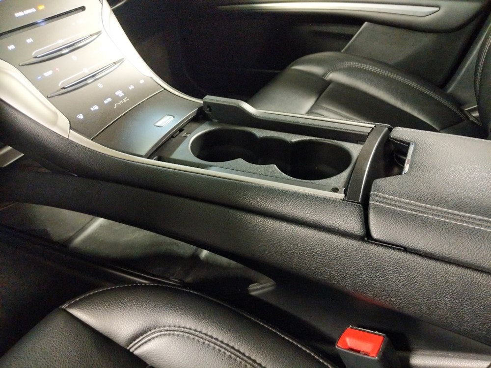 2016 Lincoln MKZ - Center Console/Cup Holders