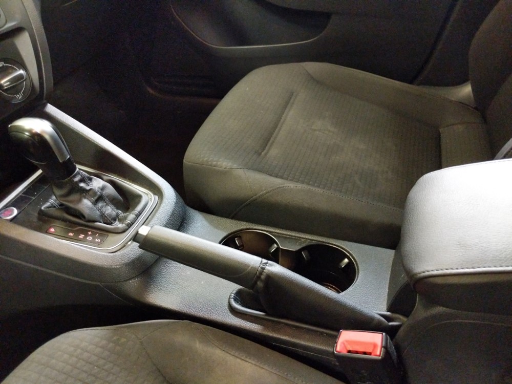 2015 Volkswagen Jetta - Center Console/Cup Holders