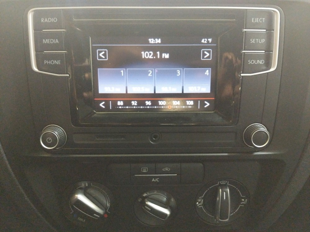 2017 Volkswagen Jetta - Stereo Package