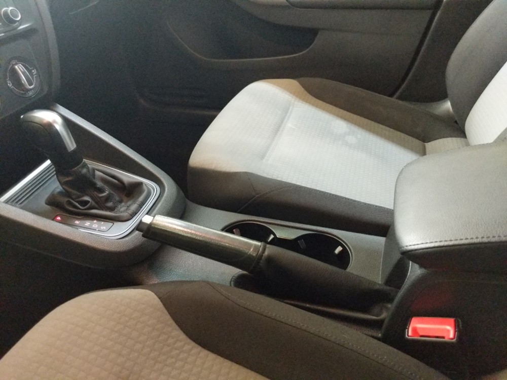 2017 Volkswagen Jetta - Center Console/Cup Holders