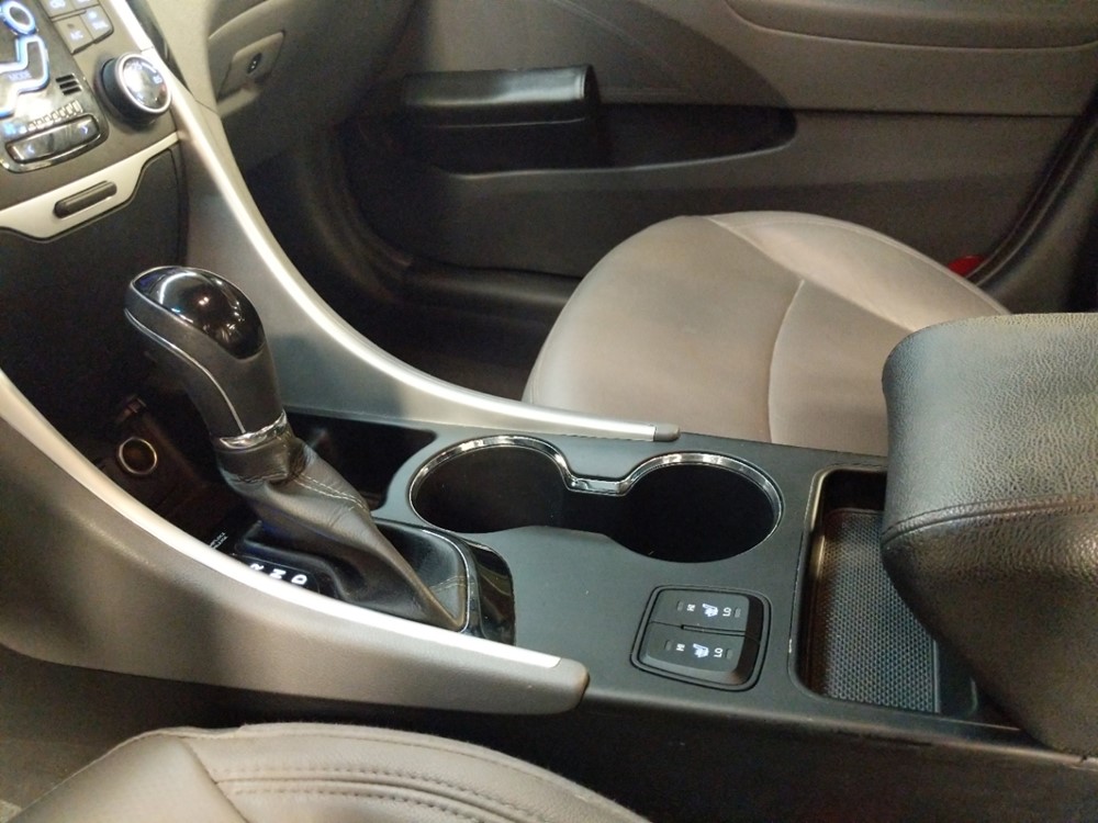 2013 Hyundai Sonata - Center Console/Cup Holders