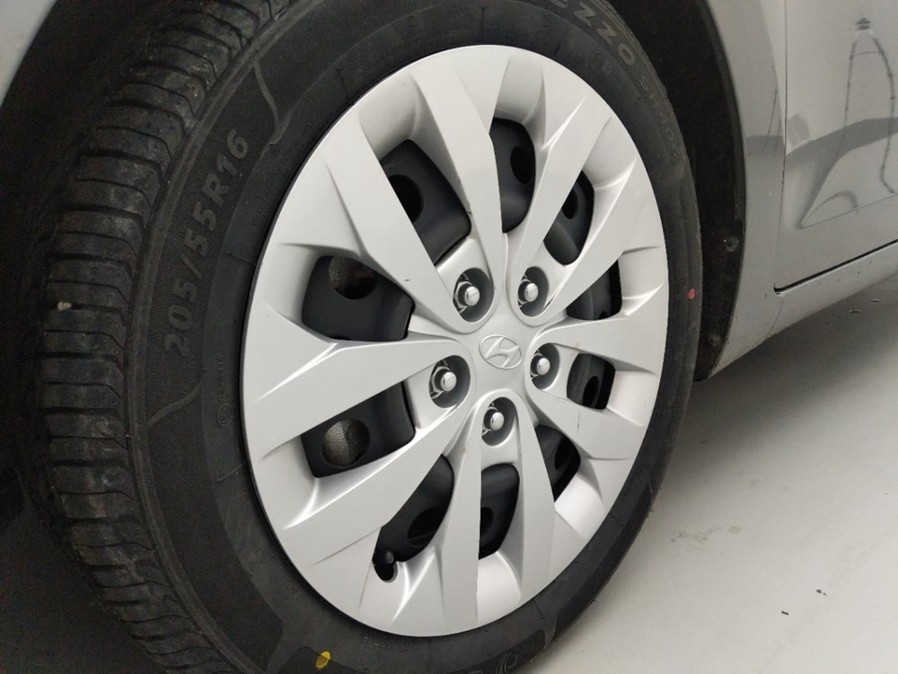 2017 Hyundai Elantra - Wheel