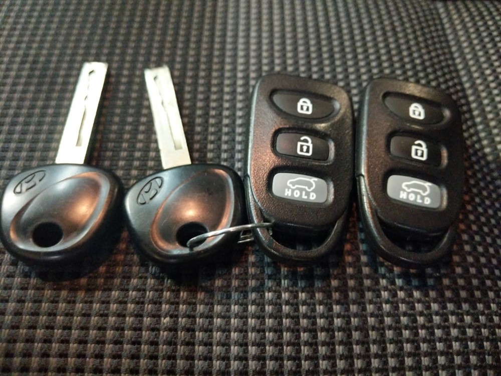 2017 Hyundai Elantra - Keys