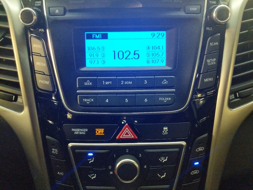 2017 Hyundai Elantra - Stereo Package