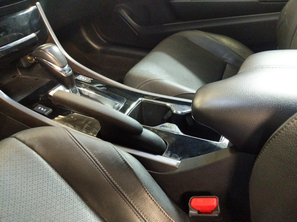 2016 Honda Accord - Center Console/Cup Holders