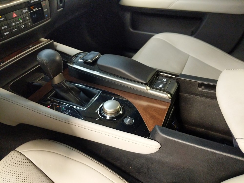 2015 Lexus GS 350 - Center Console/Cup Holders