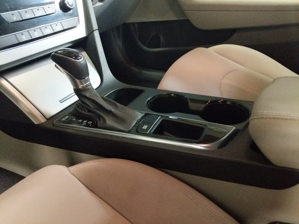 2017 Hyundai Sonata - Center Console/Cup Holders