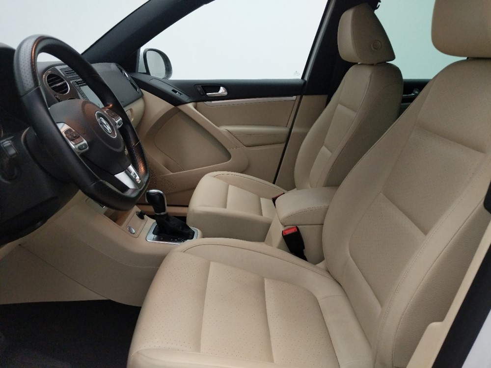 2016 Volkswagen Tiguan - Driver Front Seat
