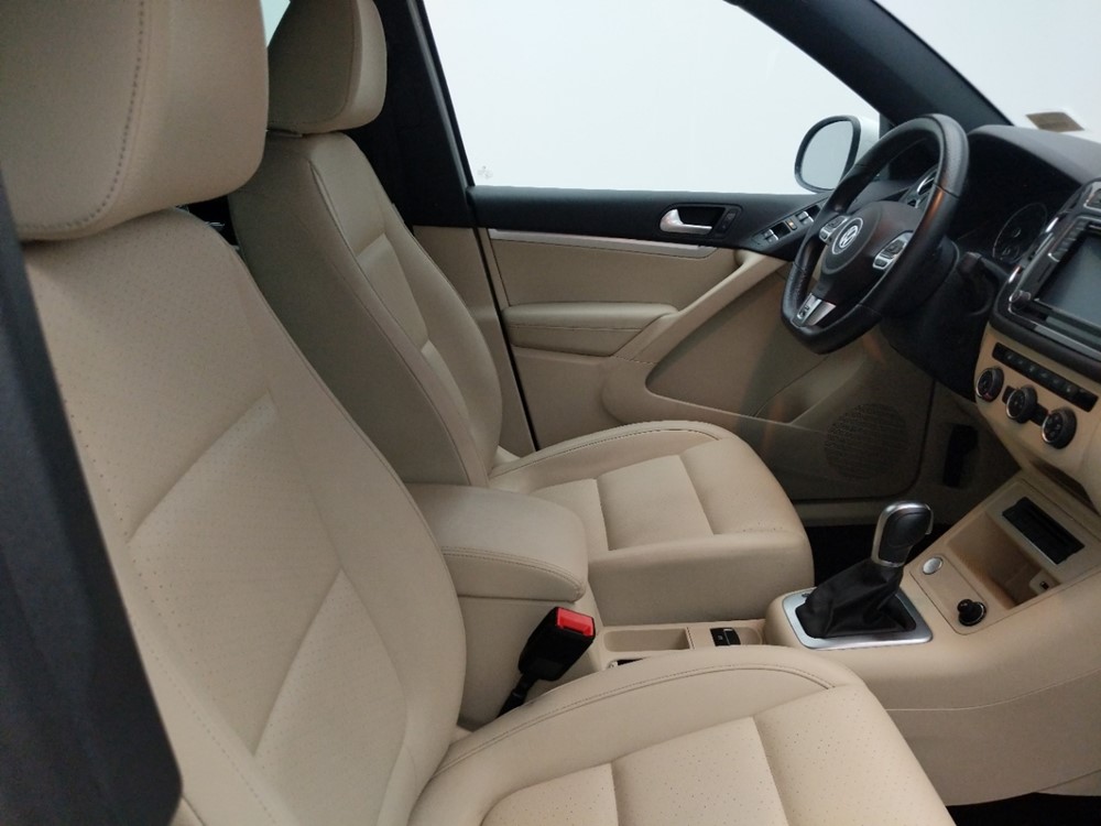 2016 Volkswagen Tiguan - Passenger Front Seat
