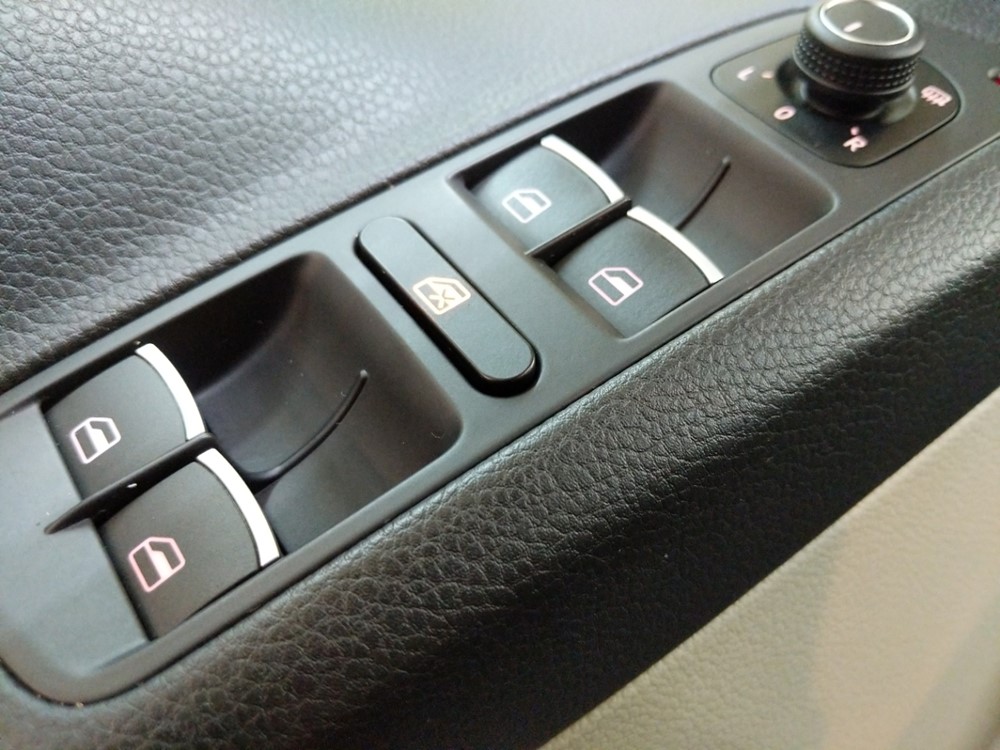 2016 Volkswagen Tiguan - Driver Power Windows/Lock Control