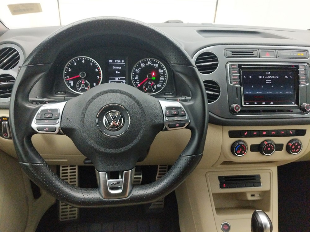 2016 Volkswagen Tiguan - Driver Dash
