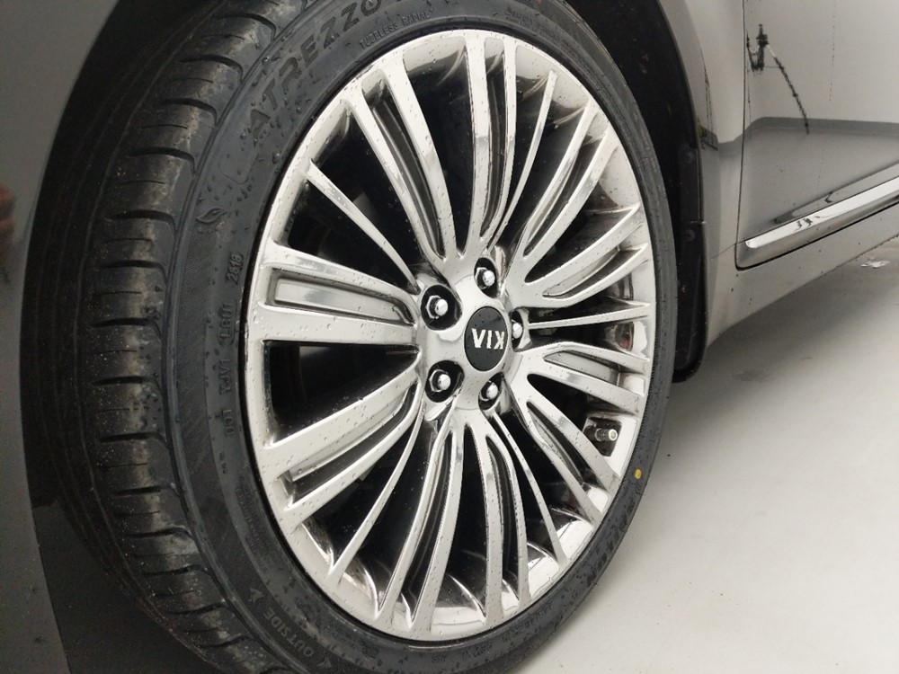2015 Kia Cadenza - Wheel
