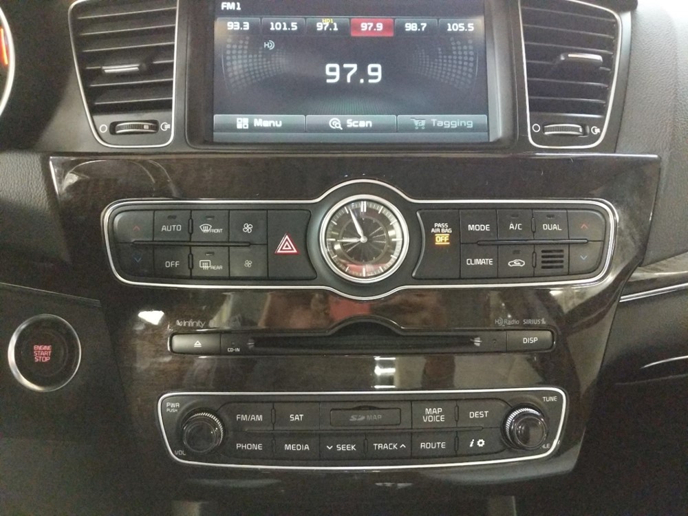2015 Kia Cadenza - Stereo Package