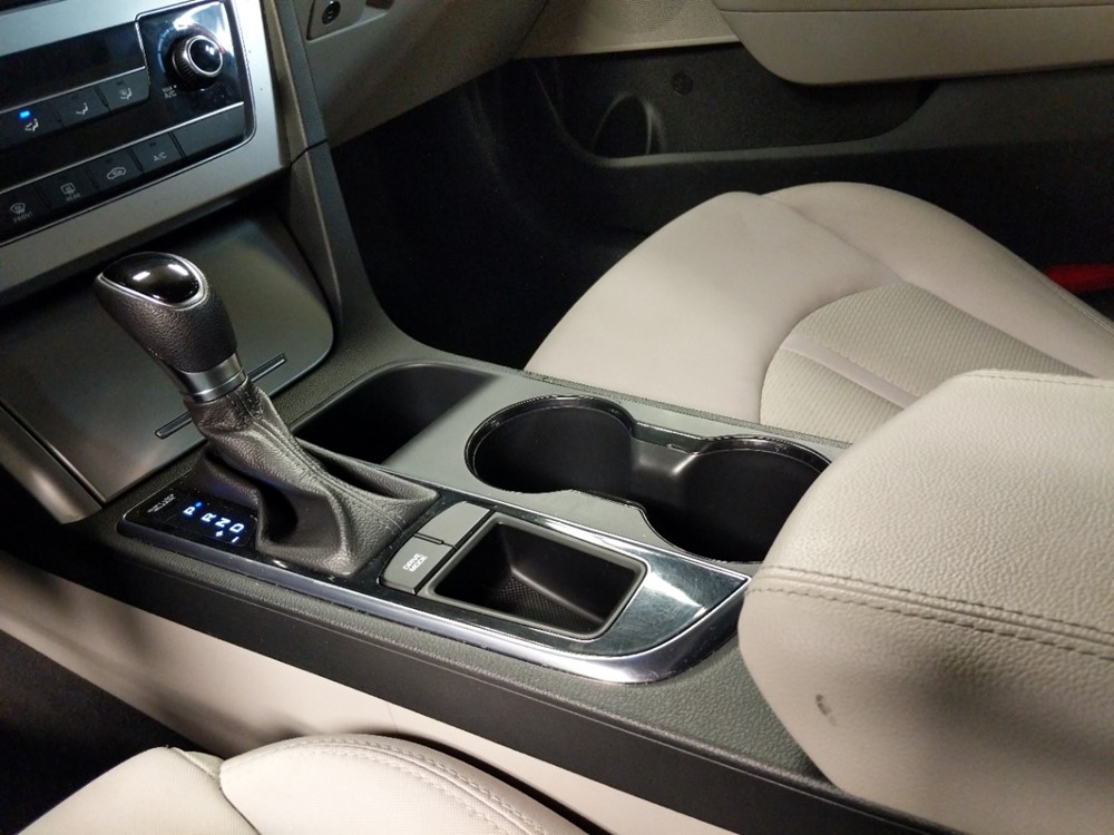 2017 Hyundai Sonata - Center Console/Cup Holders