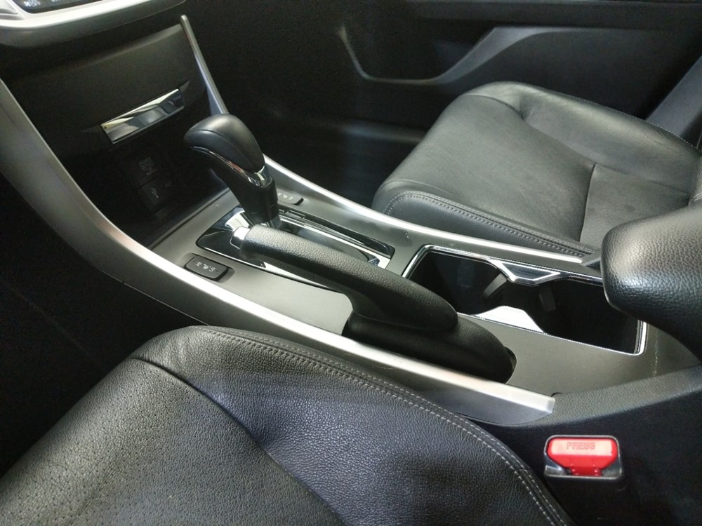 2015 Honda Accord - Center Console/Cup Holders