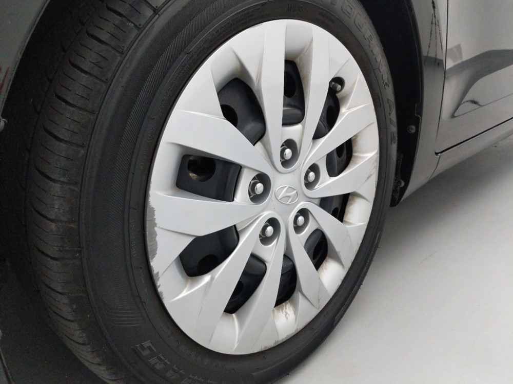 2017 Hyundai Elantra - Wheel