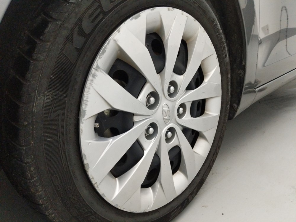 2017 Hyundai Elantra - Wheel