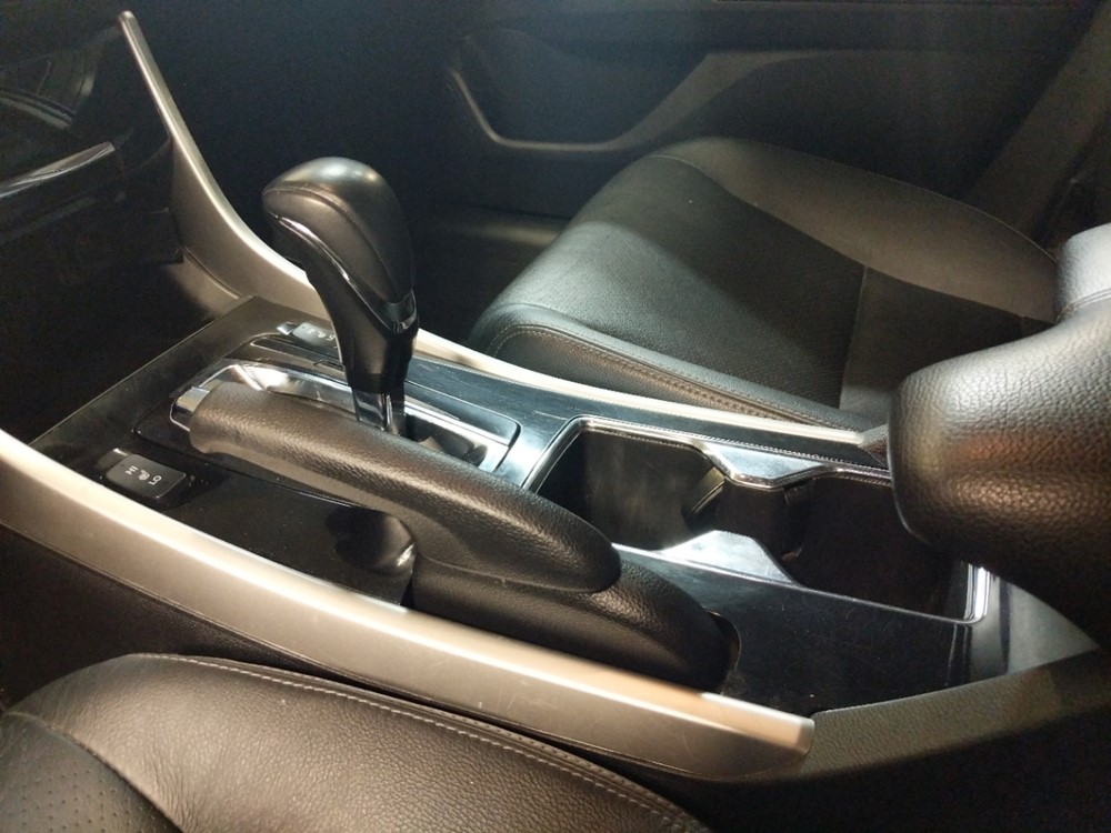 2017 Honda Accord - Center Console/Cup Holders