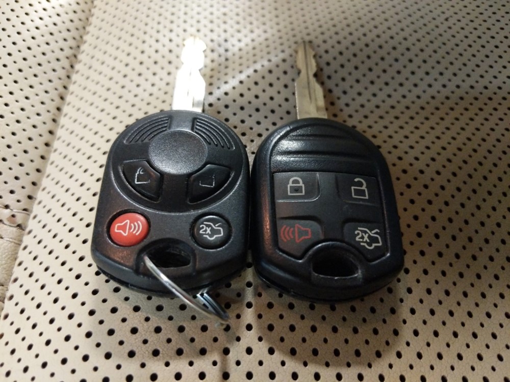 2011 Lincoln MKZ - Keys