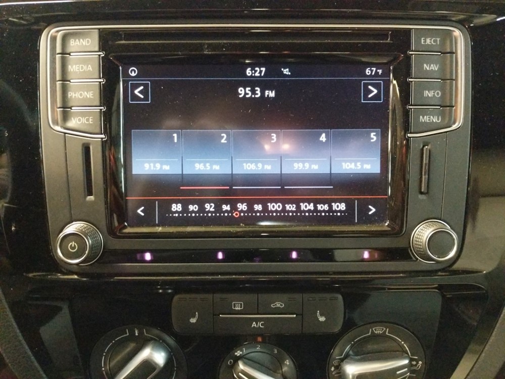 2016 Volkswagen Jetta - Stereo Package