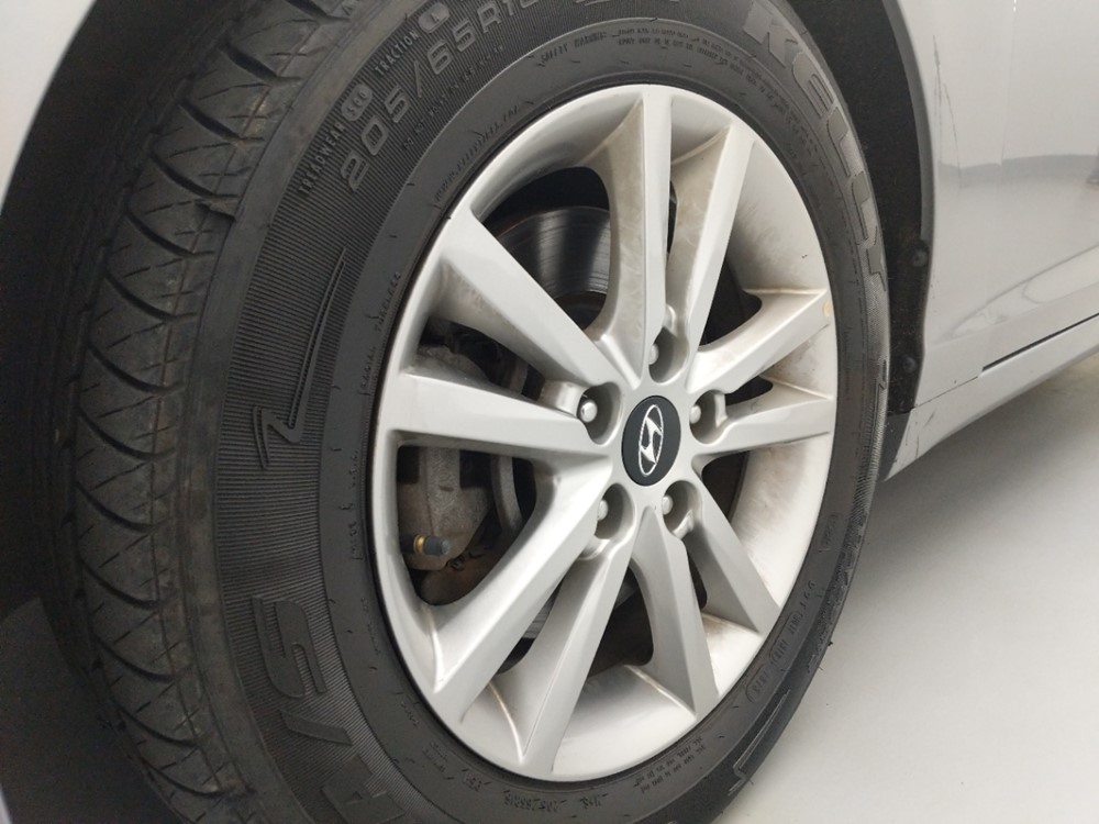 2017 Hyundai Sonata - Wheel