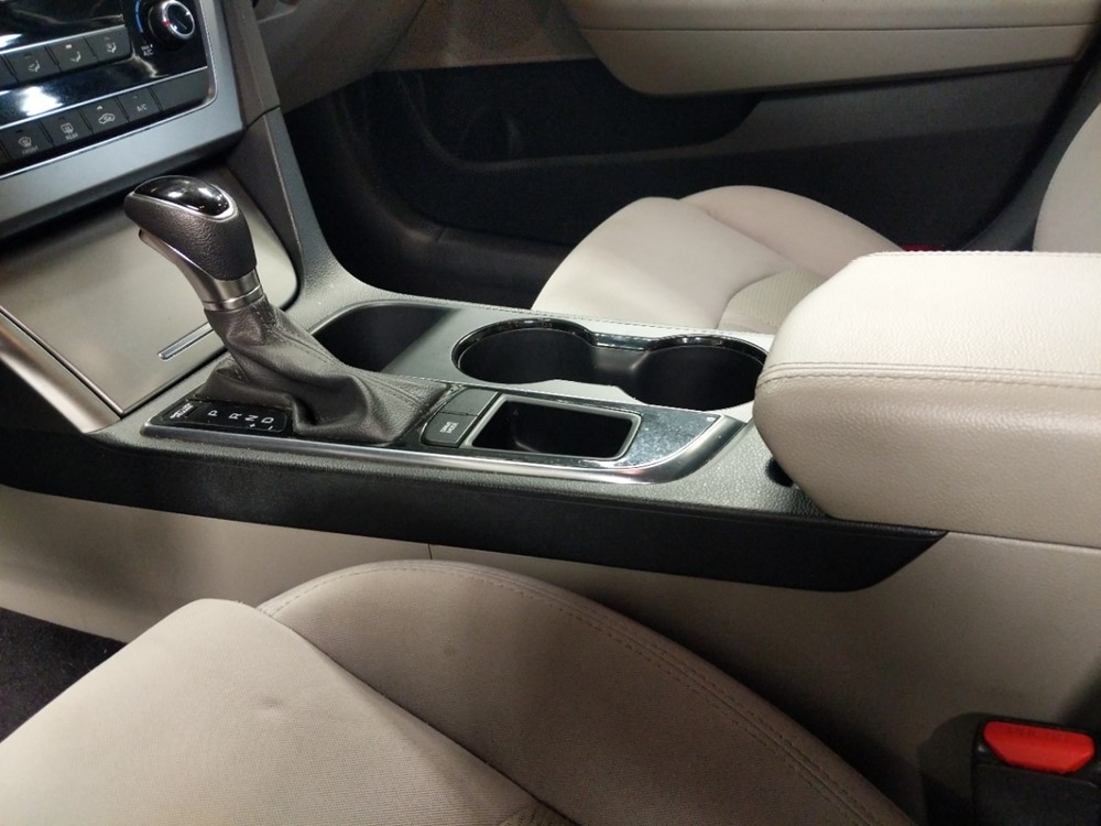 2017 Hyundai Sonata - Center Console/Cup Holders