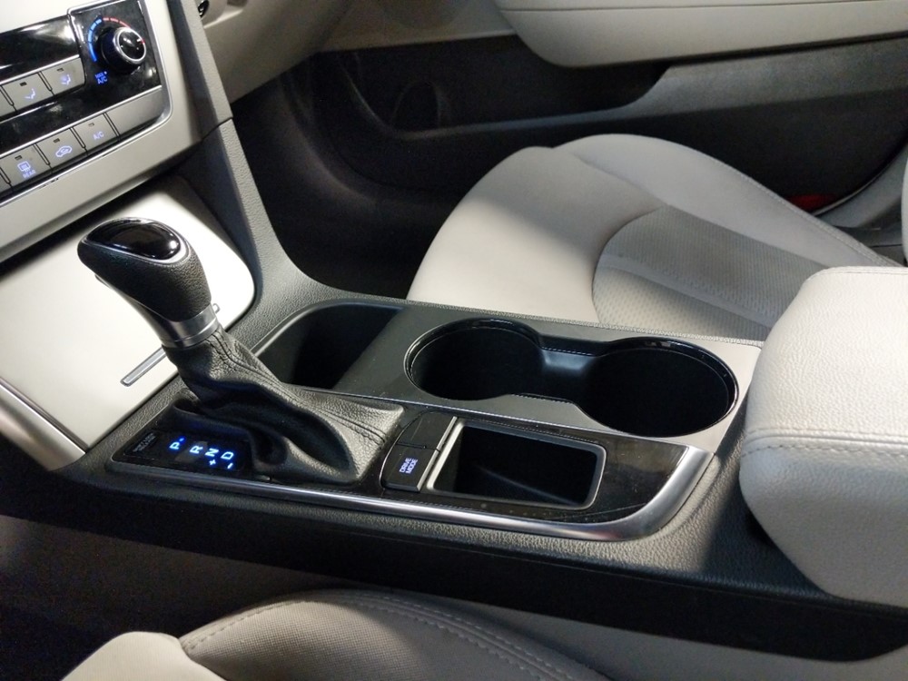 2017 Hyundai Sonata - Center Console/Cup Holders