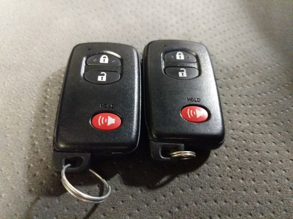 2015 Toyota Prius - Keys