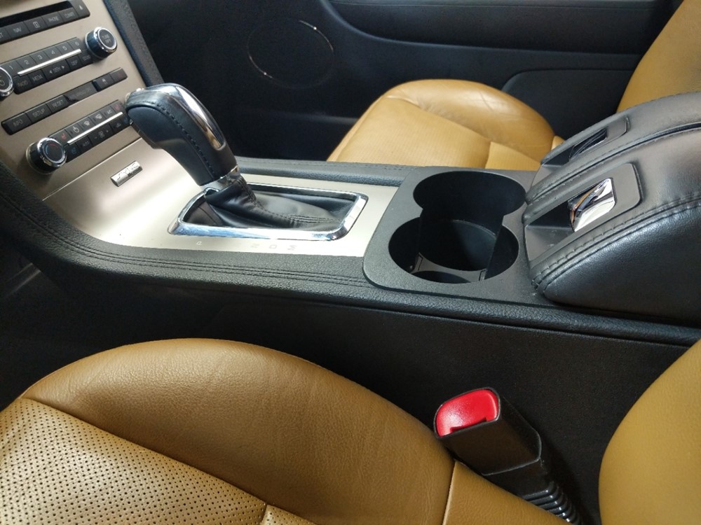 2010 Lincoln MKT - Center Console/Cup Holders