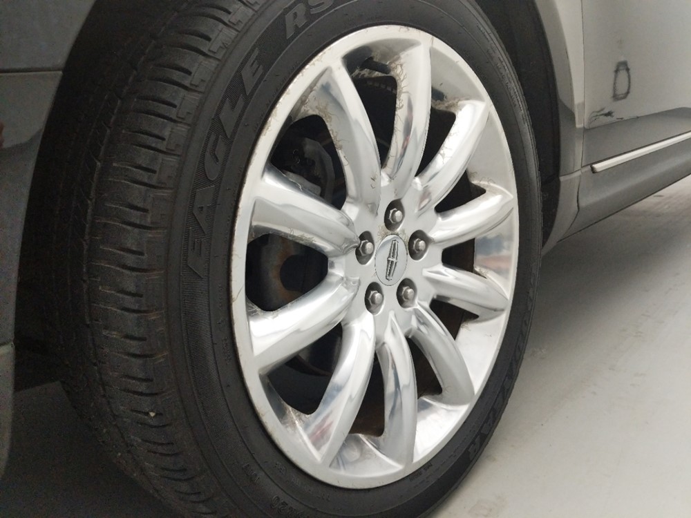 2010 Lincoln MKT - Wheel