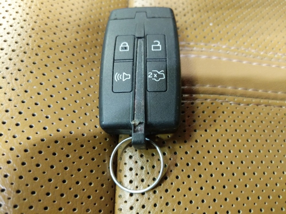 2010 Lincoln MKT - Keys