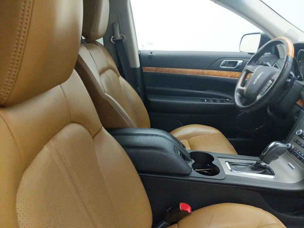 2010 Lincoln MKT - Passenger Front Seat