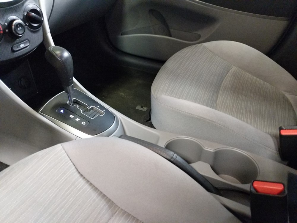 2017 Hyundai Accent - Center Console/Cup Holders
