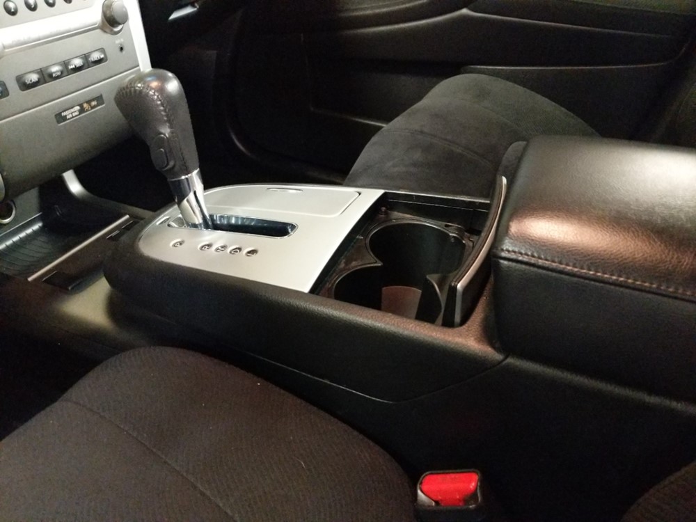2011 Nissan Murano - Center Console/Cup Holders