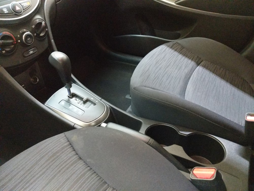 2017 Hyundai Accent - Center Console/Cup Holders