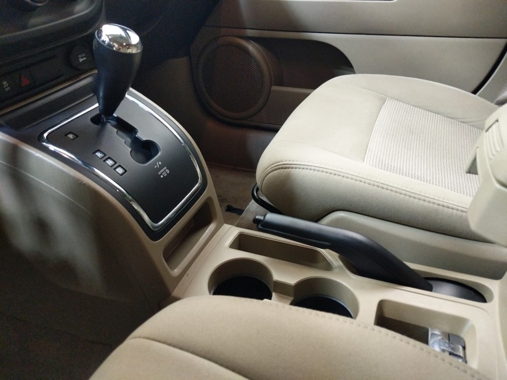 2014 Jeep Compass - Center Console/Cup Holders