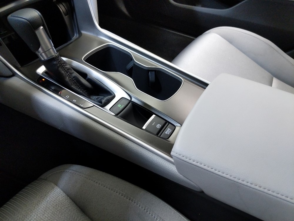 2018 Honda Accord - Center Console/Cup Holders